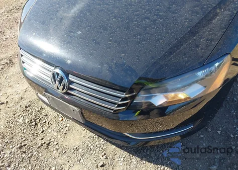 2013 Volkswagen Passat 2.5L Wolfsburg Edition z USA, uszkodzony, nr VIN 1VWAP7A32DC132518